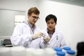 1月11号人生就是博官方网站年终总结大会乐成召开