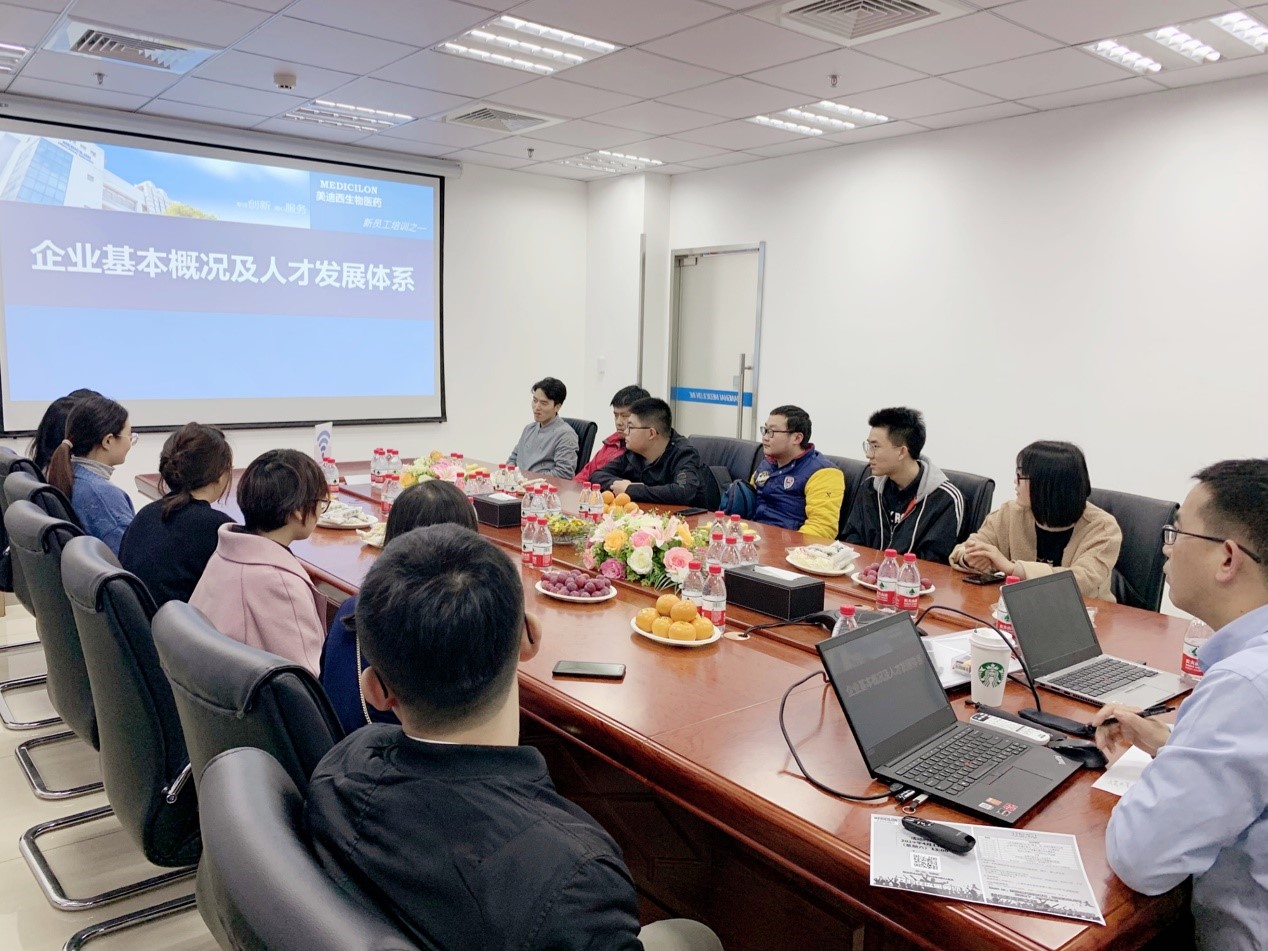 走进人生就是博官方网站，，与学子共话开展