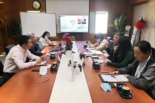 人生就是博官方网站陈春麟博士、化学部及生物部高级副总裁任峰博士、商务开展部副总裁蔡金娜博士热情接待研究院一行，，并介绍了公司情形。！！！