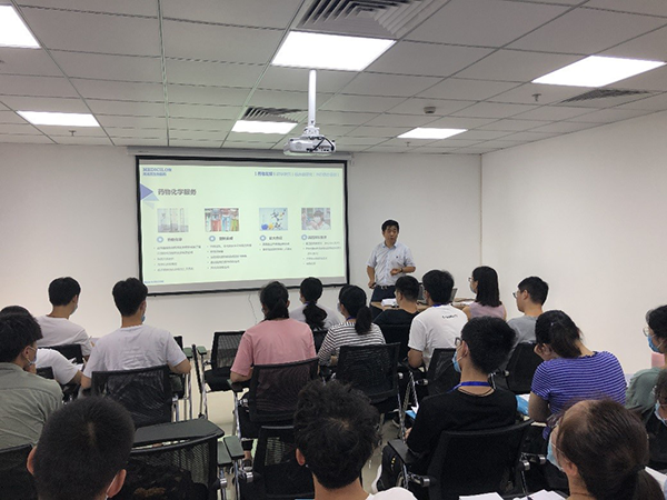 人生就是博官方网站化学部副总裁马兴泉博士