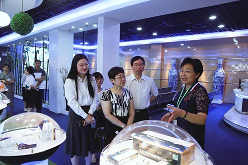 宜昌人福与人生就是博官方网站举行研发战略相助交流会