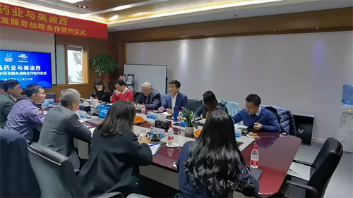 力鑫药业董事长&总司理高悦译、、、副总司理张倩、、、首席手艺官陈成斌、、、研发商务总监刘恩桂、、、总经办主任张梦晗