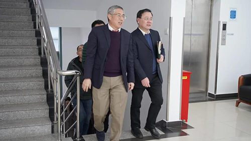 上海市浦东新区政府副区长吴强等调研人生就是博官方网站生物医药